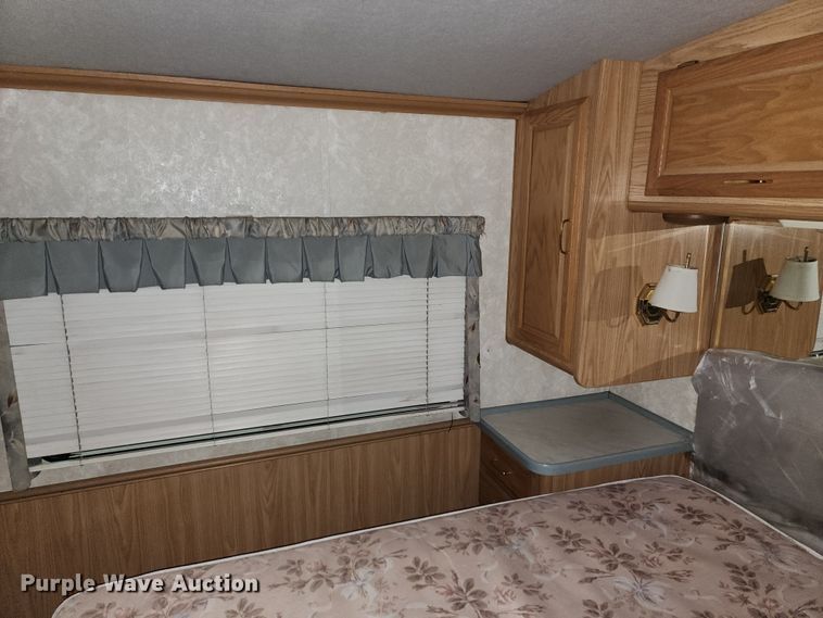 image for item JW9945 2000 Fleetwood Bounder  RV