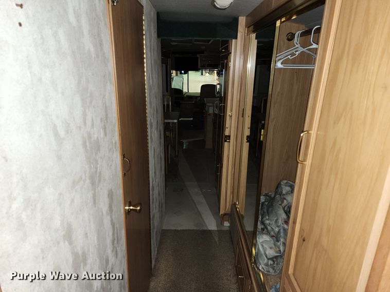 image for item JW9945 2000 Fleetwood Bounder  RV