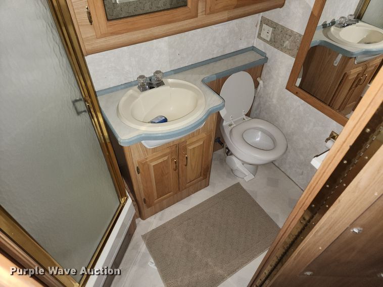 image for item JW9945 2000 Fleetwood Bounder  RV