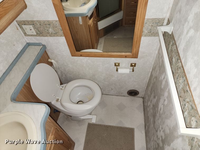 image for item JW9945 2000 Fleetwood Bounder  RV