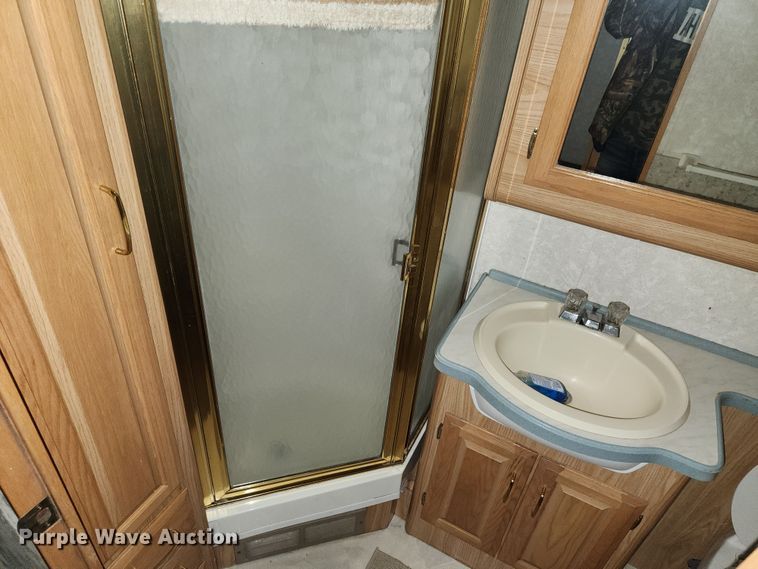 image for item JW9945 2000 Fleetwood Bounder  RV