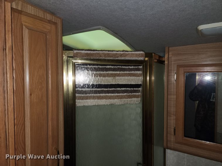 image for item JW9945 2000 Fleetwood Bounder  RV