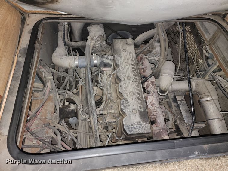 image for item JW9945 2000 Fleetwood Bounder  RV