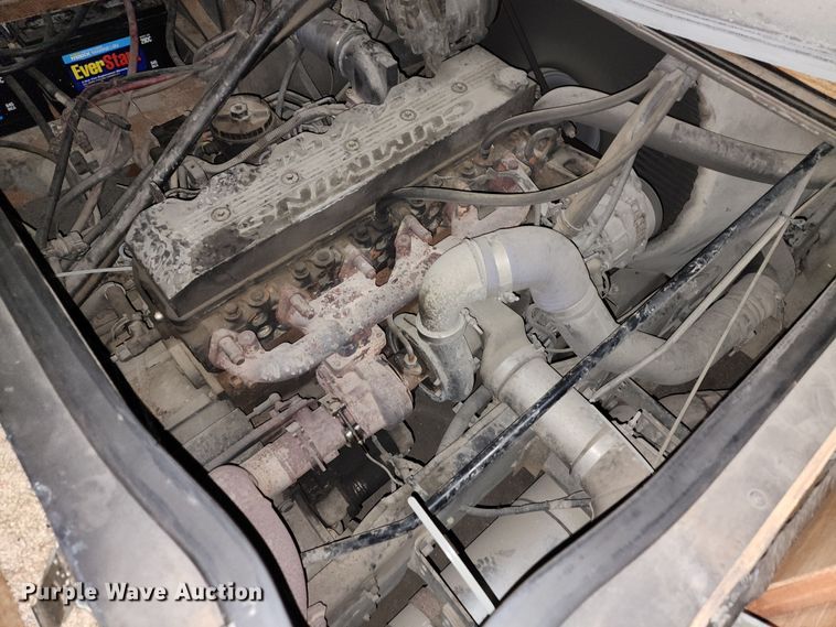 image for item JW9945 2000 Fleetwood Bounder  RV