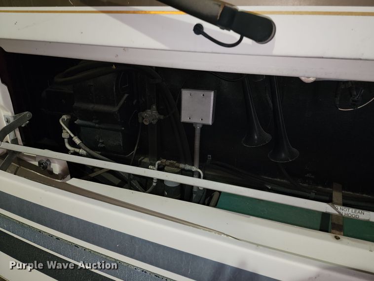 image for item JW9945 2000 Fleetwood Bounder  RV