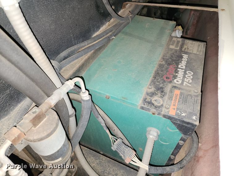 image for item JW9945 2000 Fleetwood Bounder  RV