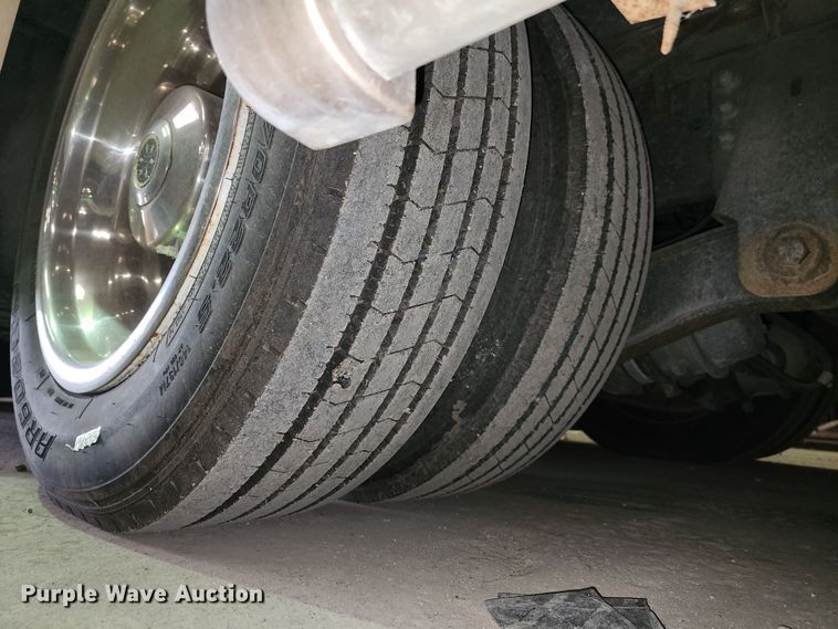 image for item JW9945 2000 Fleetwood Bounder  RV