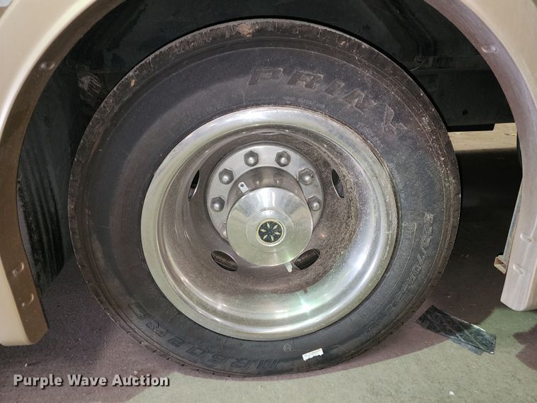 image for item JW9945 2000 Fleetwood Bounder  RV