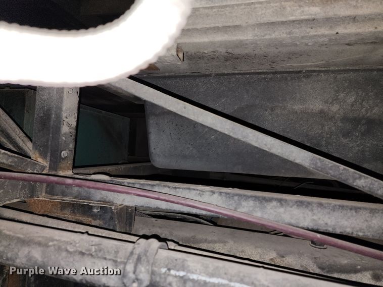 image for item JW9945 2000 Fleetwood Bounder  RV