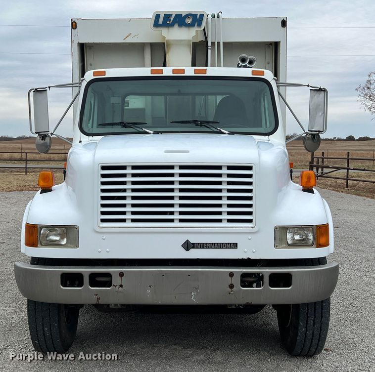 image for item KF9728 1998 International 4900  refuse truck