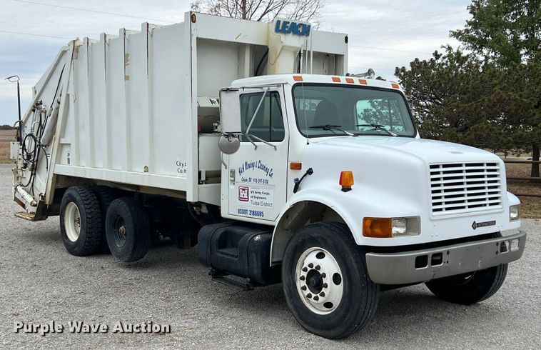 image for item KF9728 1998 International 4900  refuse truck