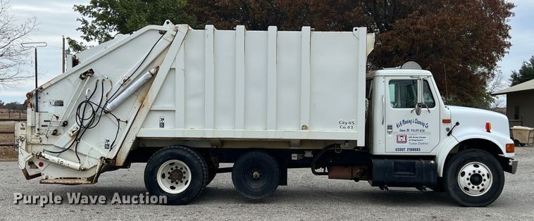 image for item KF9728 1998 International 4900  refuse truck