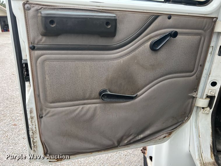 image for item KF9728 1998 International 4900  refuse truck