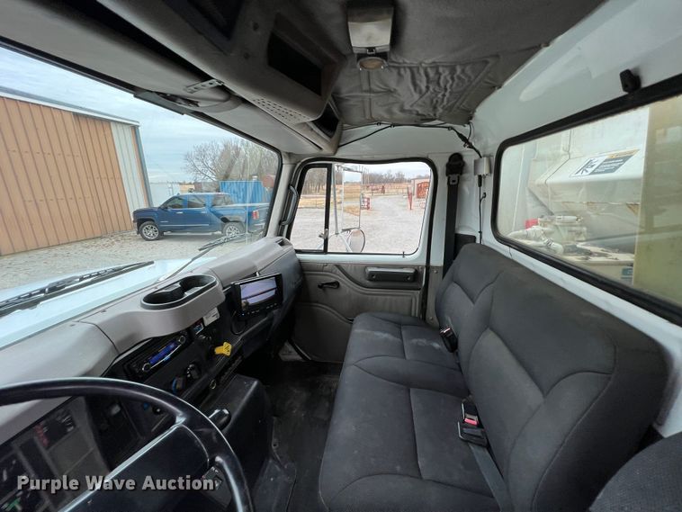 image for item KF9728 1998 International 4900  refuse truck