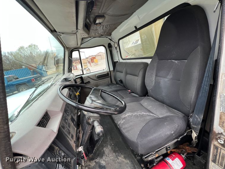 image for item KF9728 1998 International 4900  refuse truck