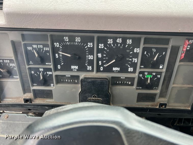 image for item KF9728 1998 International 4900  refuse truck