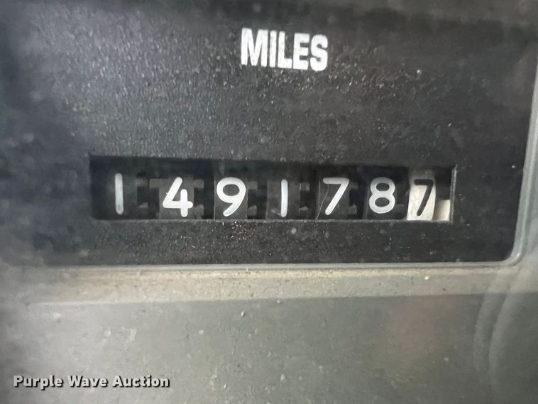 image for item KF9728 1998 International 4900  refuse truck