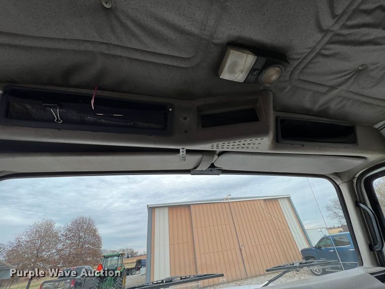 image for item KF9728 1998 International 4900  refuse truck