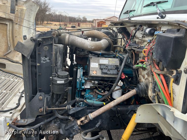 image for item KF9728 1998 International 4900  refuse truck