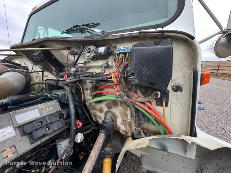 image for item KF9728 1998 International 4900  refuse truck