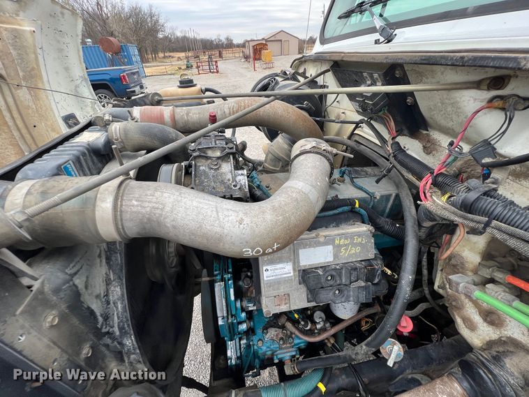 image for item KF9728 1998 International 4900  refuse truck