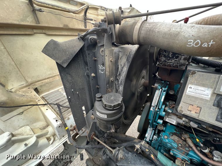 image for item KF9728 1998 International 4900  refuse truck