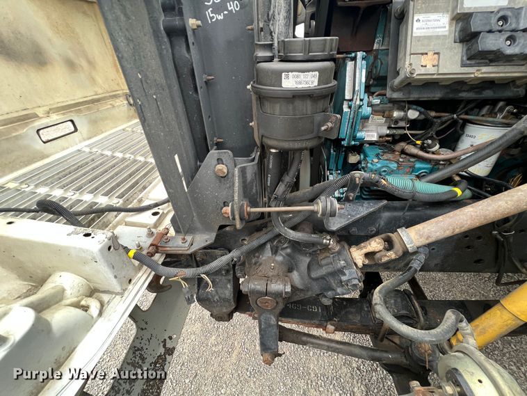 image for item KF9728 1998 International 4900  refuse truck