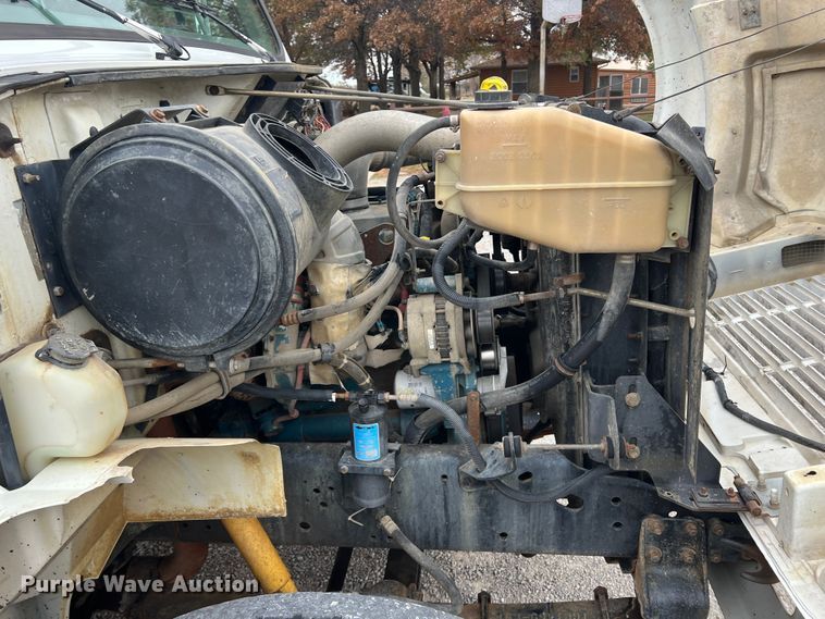 image for item KF9728 1998 International 4900  refuse truck