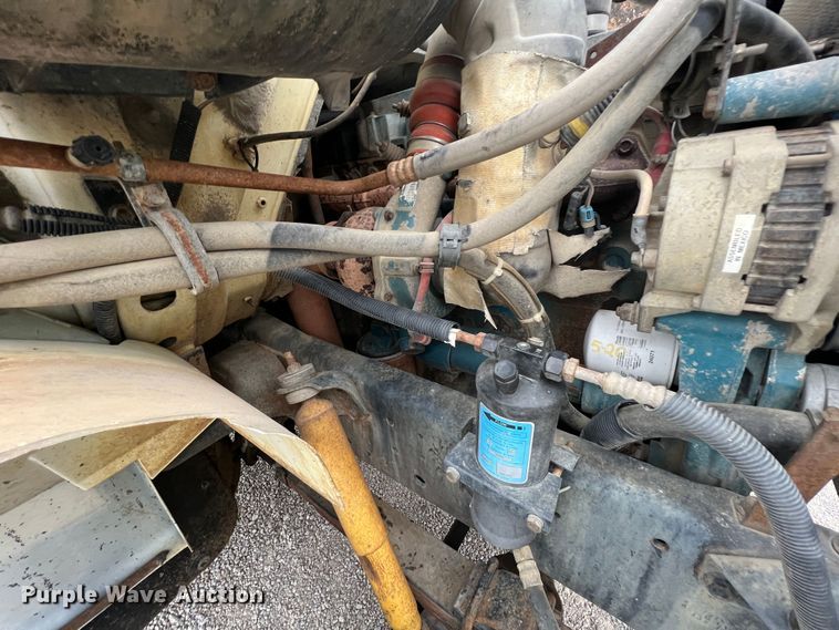 image for item KF9728 1998 International 4900  refuse truck