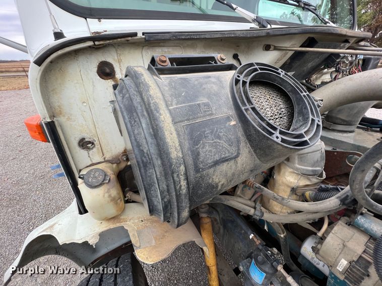 image for item KF9728 1998 International 4900  refuse truck