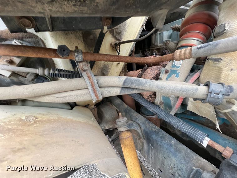 image for item KF9728 1998 International 4900  refuse truck