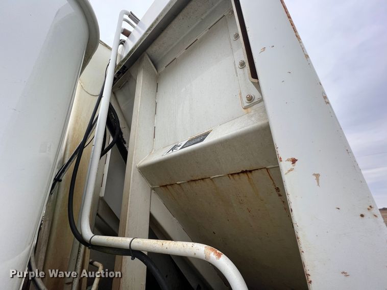 image for item KF9728 1998 International 4900  refuse truck