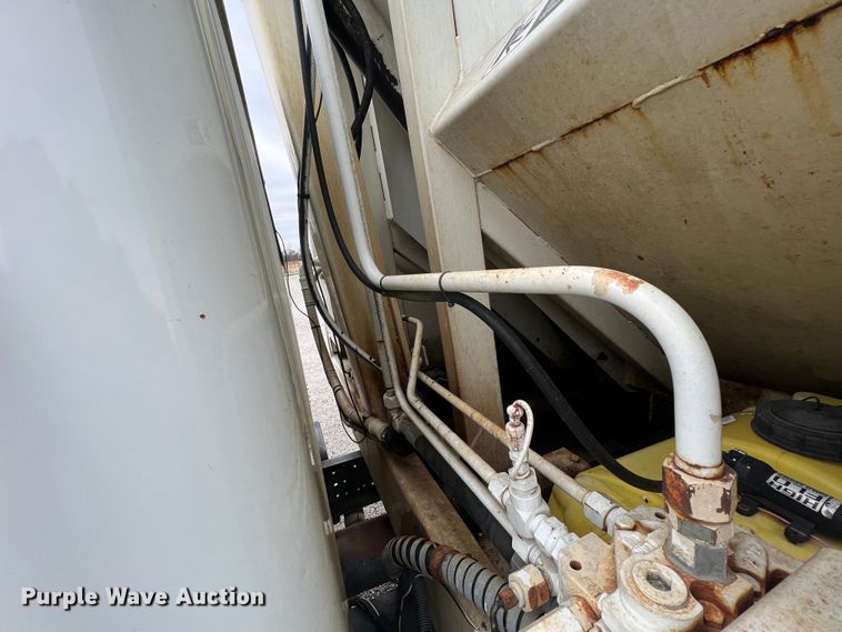 image for item KF9728 1998 International 4900  refuse truck