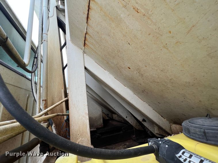 image for item KF9728 1998 International 4900  refuse truck