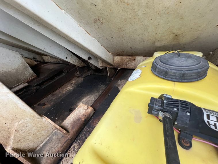 image for item KF9728 1998 International 4900  refuse truck