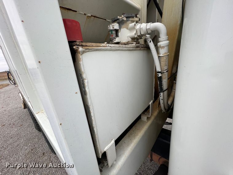 image for item KF9728 1998 International 4900  refuse truck