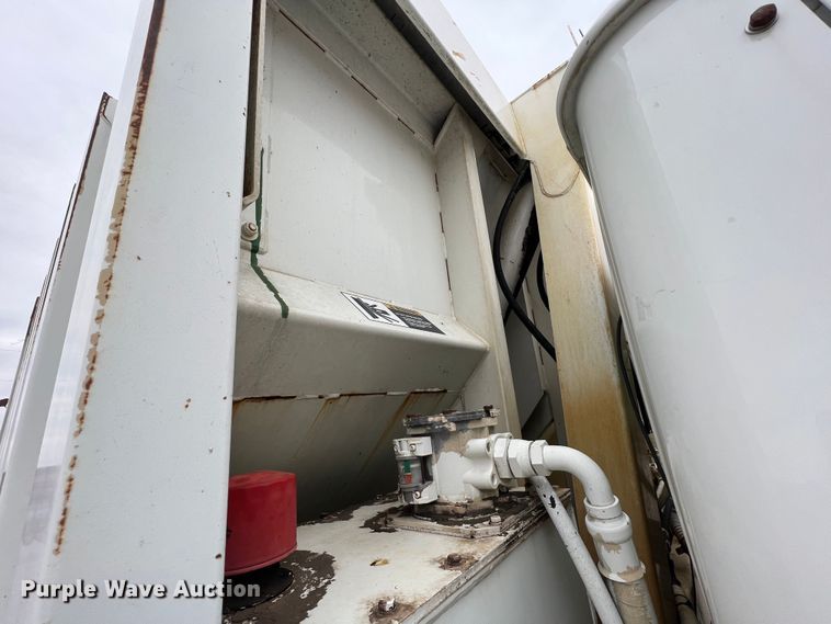 image for item KF9728 1998 International 4900  refuse truck