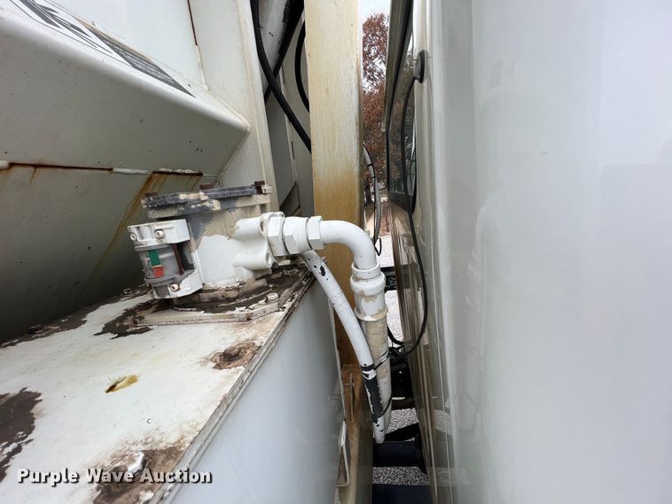 image for item KF9728 1998 International 4900  refuse truck