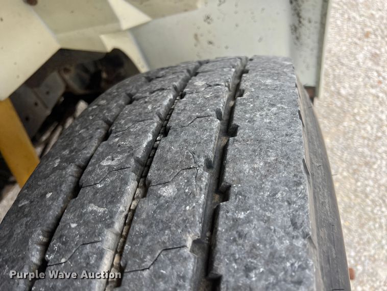 image for item KF9728 1998 International 4900  refuse truck