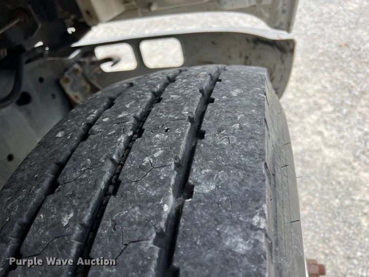 image for item KF9728 1998 International 4900  refuse truck