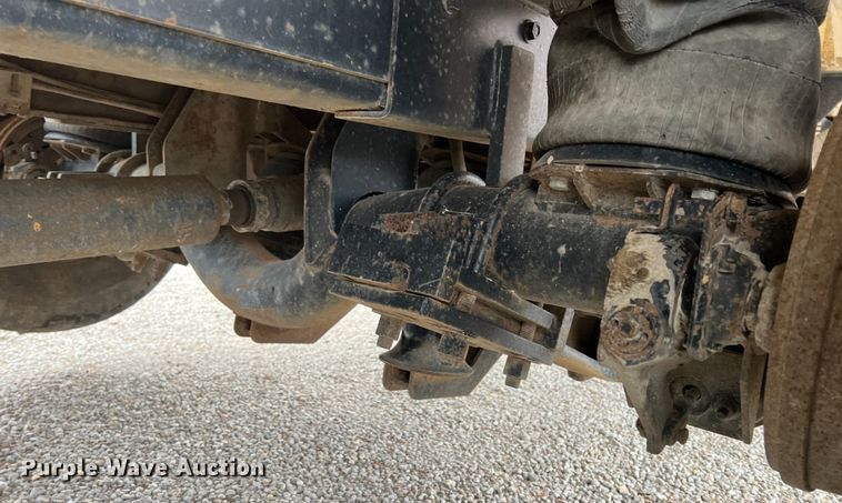 image for item KF9728 1998 International 4900  refuse truck