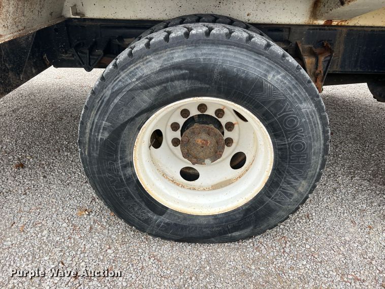 image for item KF9728 1998 International 4900  refuse truck