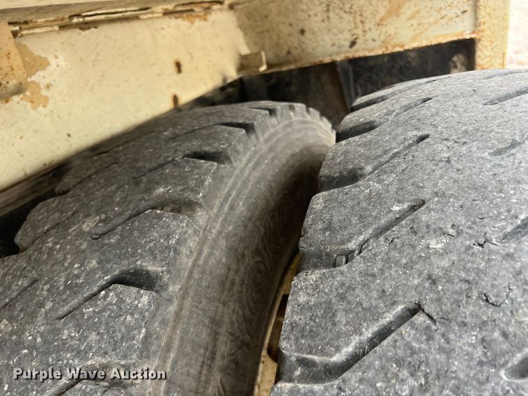 image for item KF9728 1998 International 4900  refuse truck