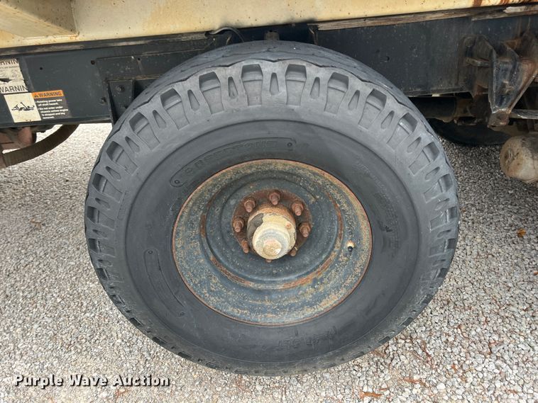 image for item KF9728 1998 International 4900  refuse truck