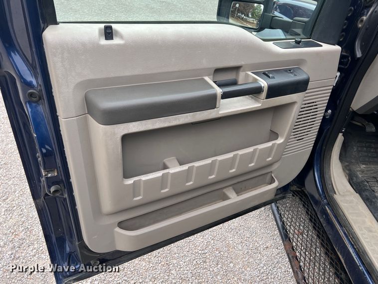 image for item KF9729 2010 Ford F550 Super Duty  SuperCab flatbed truck