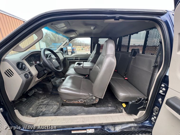 image for item KF9729 2010 Ford F550 Super Duty  SuperCab flatbed truck