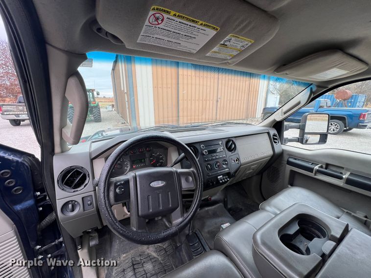 image for item KF9729 2010 Ford F550 Super Duty  SuperCab flatbed truck