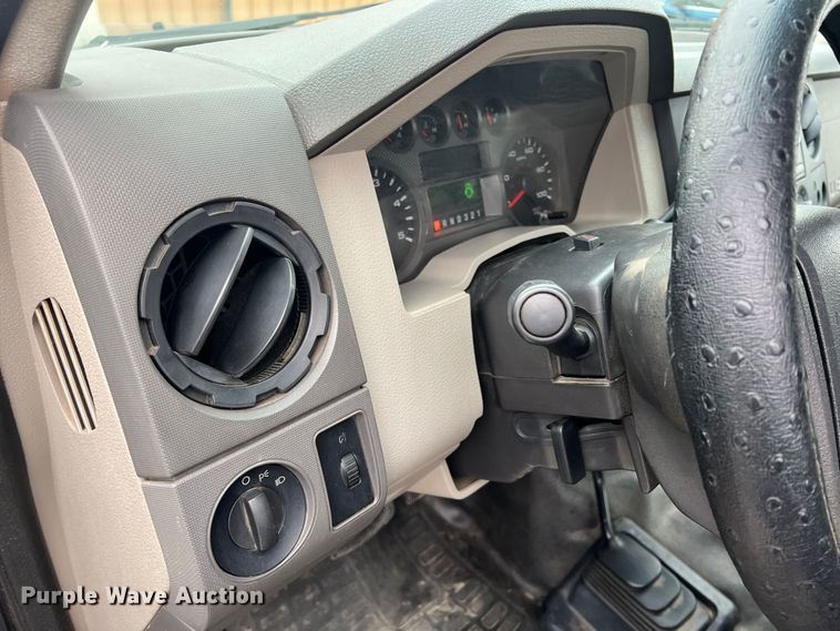 image for item KF9729 2010 Ford F550 Super Duty  SuperCab flatbed truck