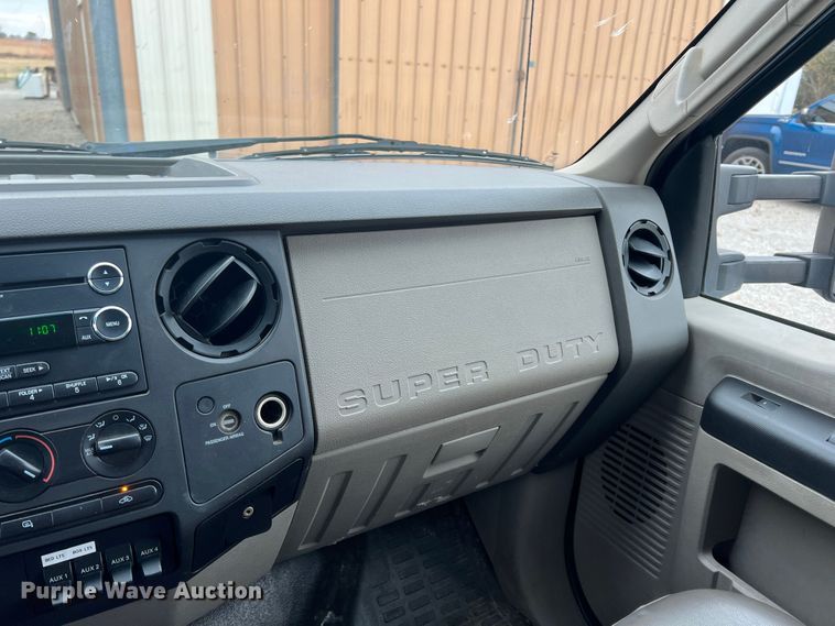 image for item KF9729 2010 Ford F550 Super Duty  SuperCab flatbed truck