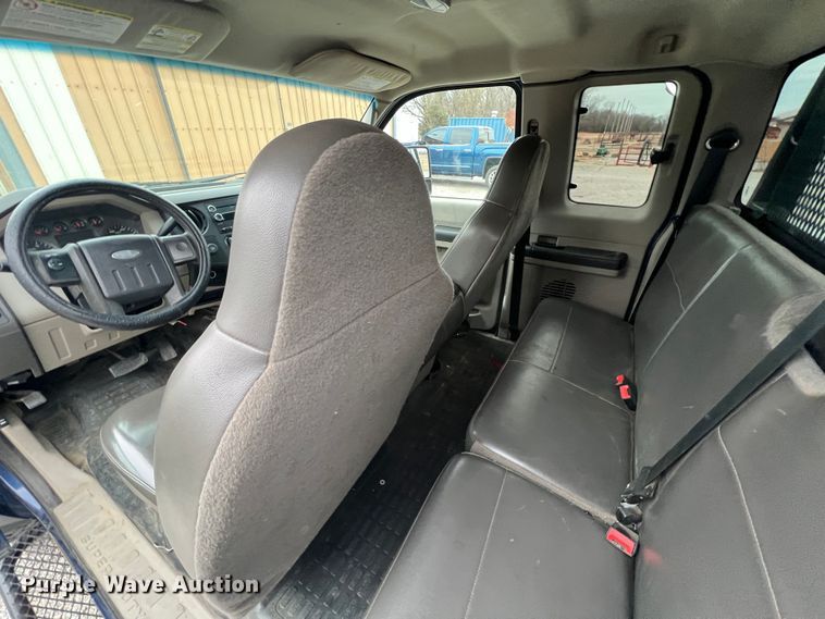 image for item KF9729 2010 Ford F550 Super Duty  SuperCab flatbed truck